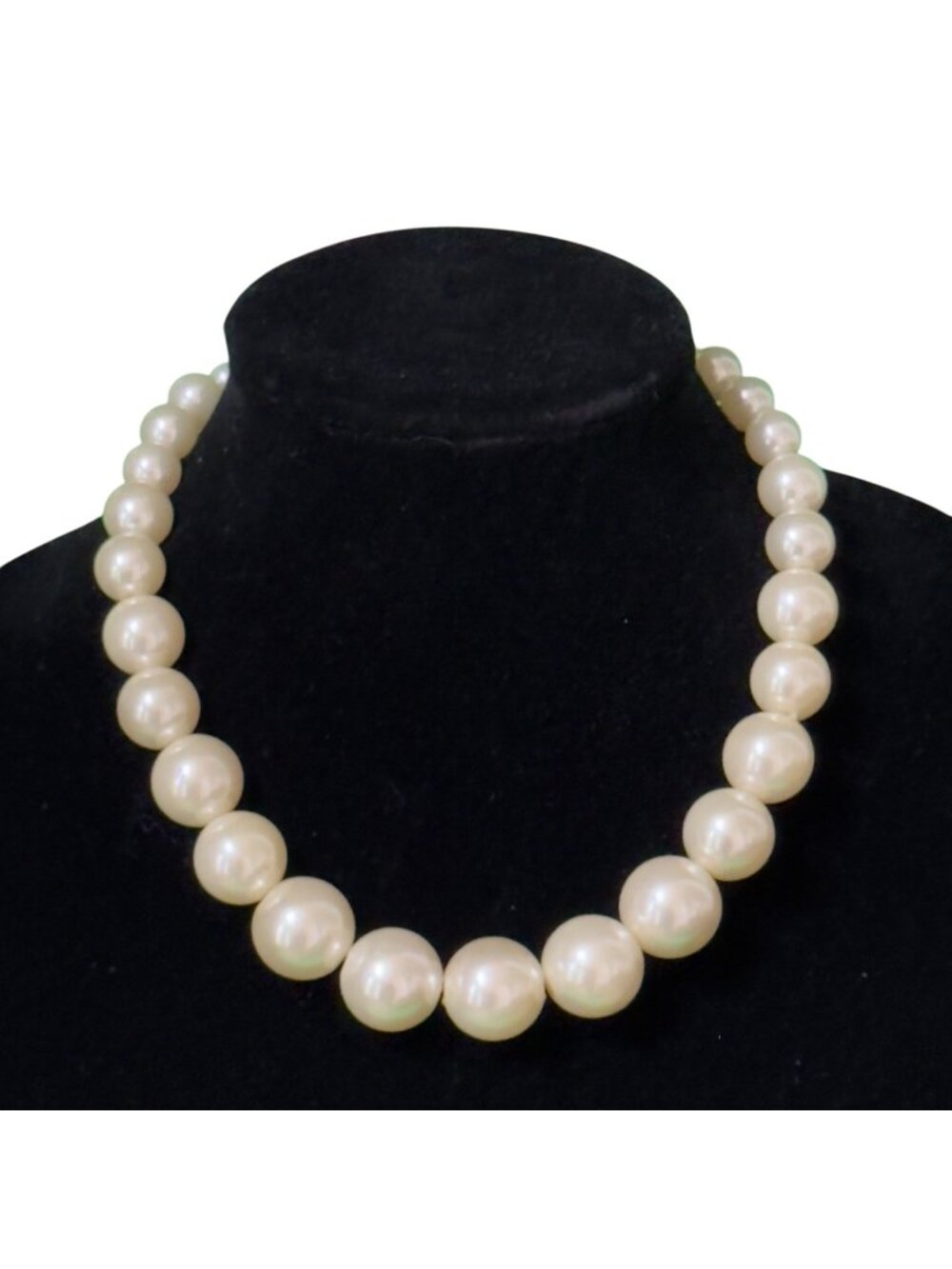 Elegant Faux Pearl Necklace Adjustable Lobster Clasp Graduated Bead Design